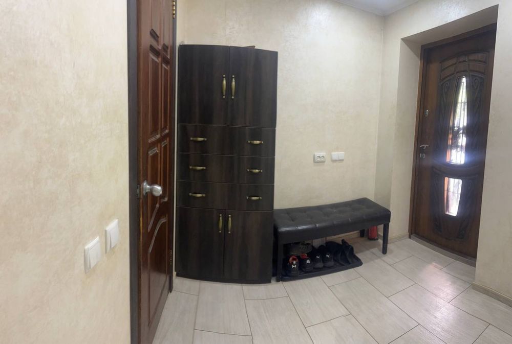 Продаж двоповерхового будинку по вул. Коваленка