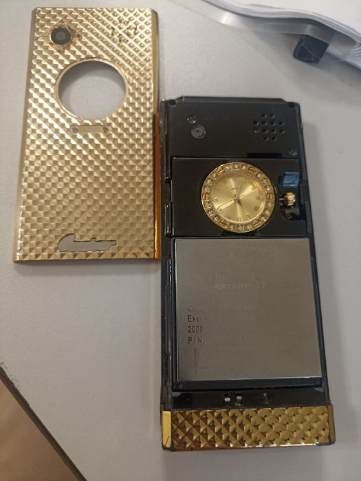 Телефон фирмы Cartier