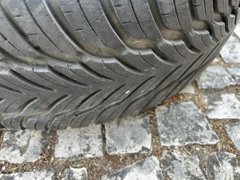 Jante de ferro com pneu