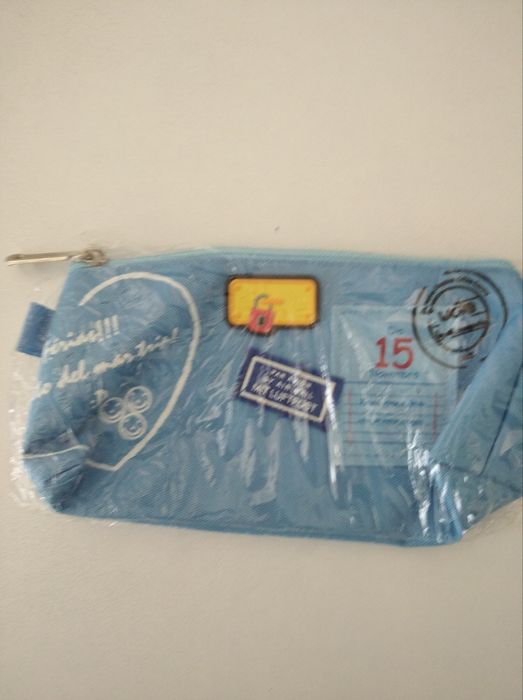 Conjunto novo de mochila, saco e estojo