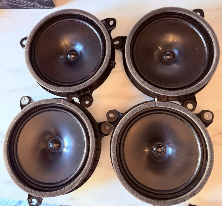 Glosniki 4 sztuki nowe wyciagniete z nowego samochodu