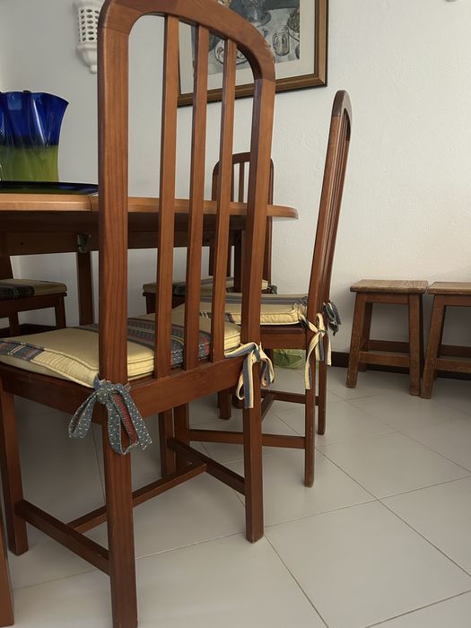 Mesa jantar e conjunto de cadeiras