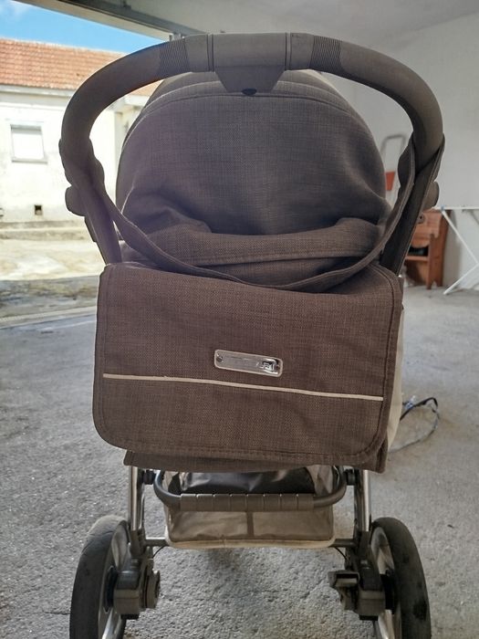 Carinho de bébé.