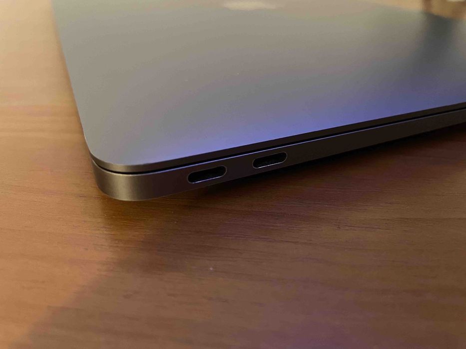 MacBook air M1 Space gray A2337, 2020 року акб 87%
