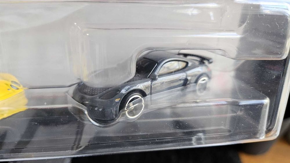 Hot Wheels Premium HBL96 HRR82 Porsche 993 GT2 Porsche 718 Cayman GT4