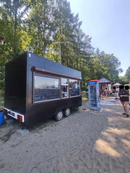 Przyczepa gastronomiczna food truck dwuosiowa wyposażona