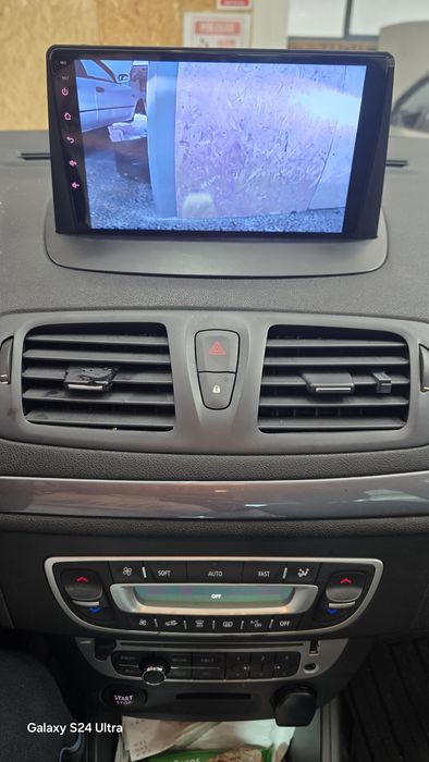 Entregas grátis Zona Grande Porto Rádio Android 14  com GPS Megane 3