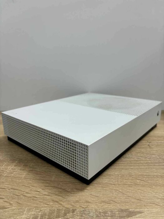 Xbox One S Digital 1TB – konsola + pad PowerA + kable – sprawna