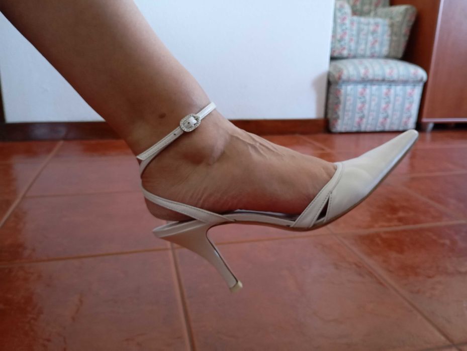 Sapatos mulher de pele com salto alto tam. 40