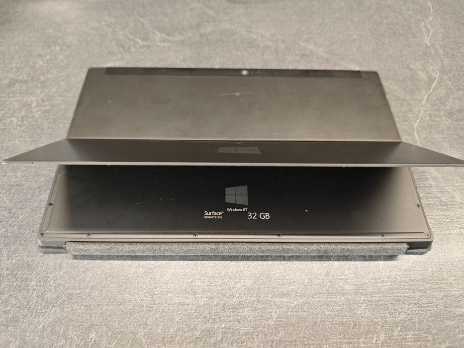 Планшет Microsoft Surface RT 32GB + клавіатура-чохол