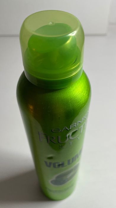 GARNIER Fructis Lakier do włosów Volume 4 250ml (102)