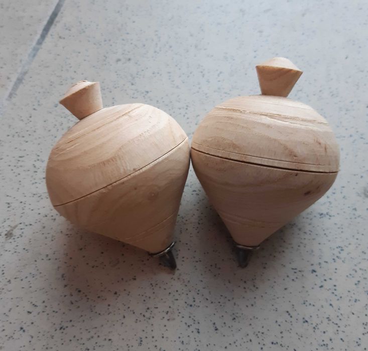 Piões Antigos em madeira, nunca usados