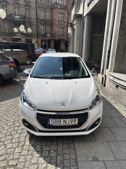 Peugeot 208, rocznik 2019, automat stan idealny