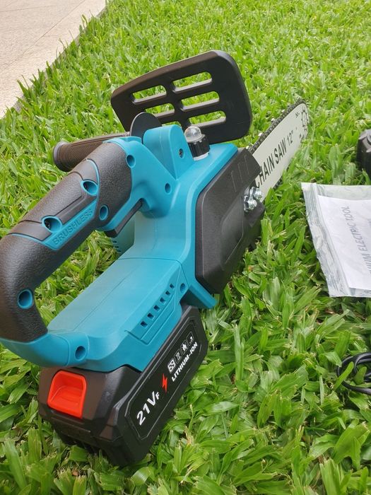 Motosserra a Bateria 30cm corte  Brushless NOVA (Com 2 Baterias e Mala)