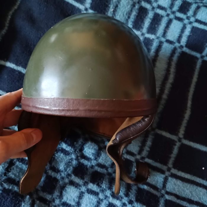 Kask Orzeszek z epoki PRL-u