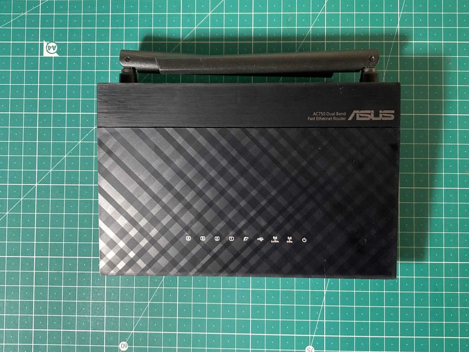 2x Asus Router, Access Point, Range Extender — RT-N12 e RT-AC51U64584486365699123