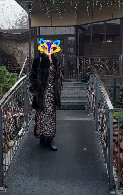 Гарна, вишукана сукня.