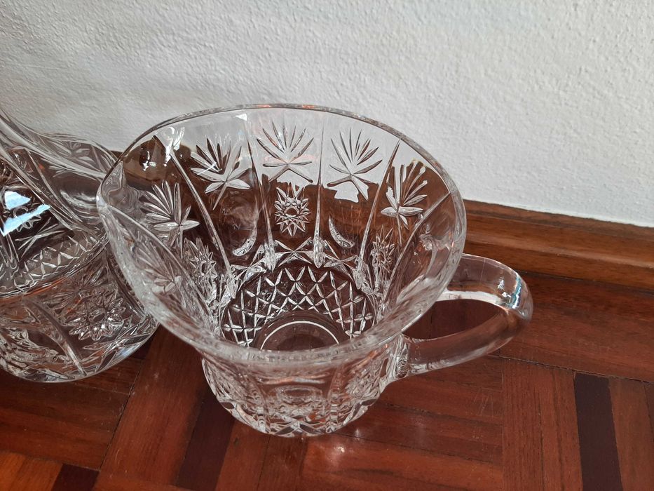 Jarro para whisky e jarro para sumo