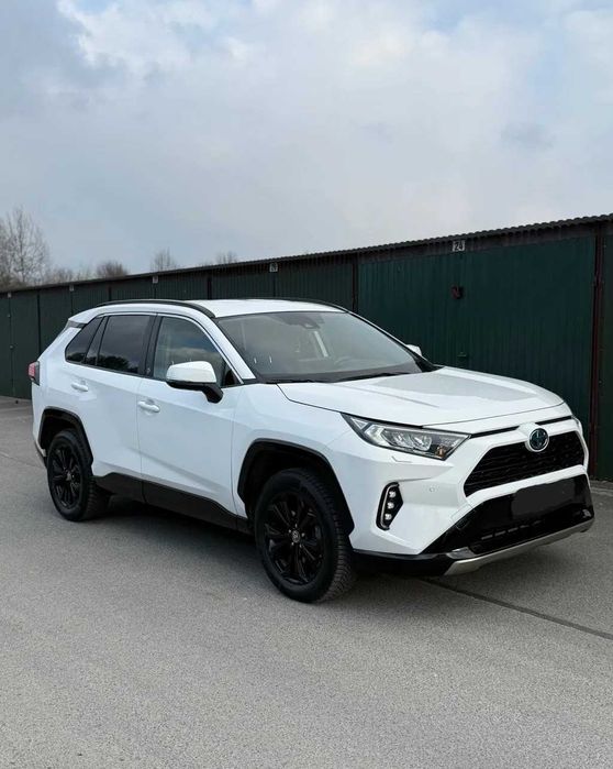 Продам автомобіль Toyota RAV4 2023 року