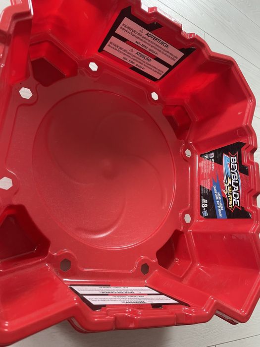 Блейблейд арена.