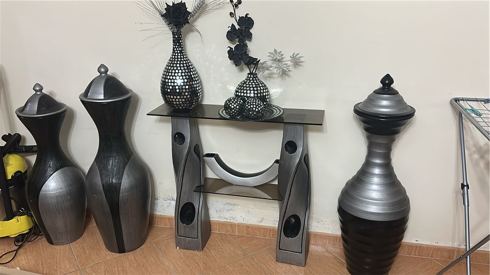 Mesa de apoio + jarros