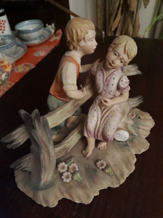 Estatueta antiga em bom estado