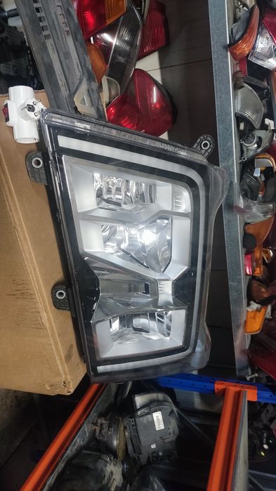 Farol Frente Direito Ford Truck 2024 F-MAX camião