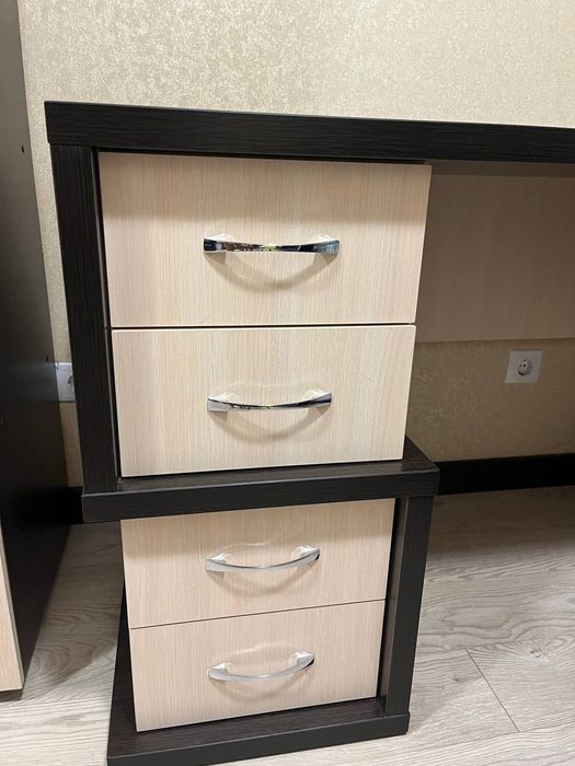 Стол письменный / рабочий