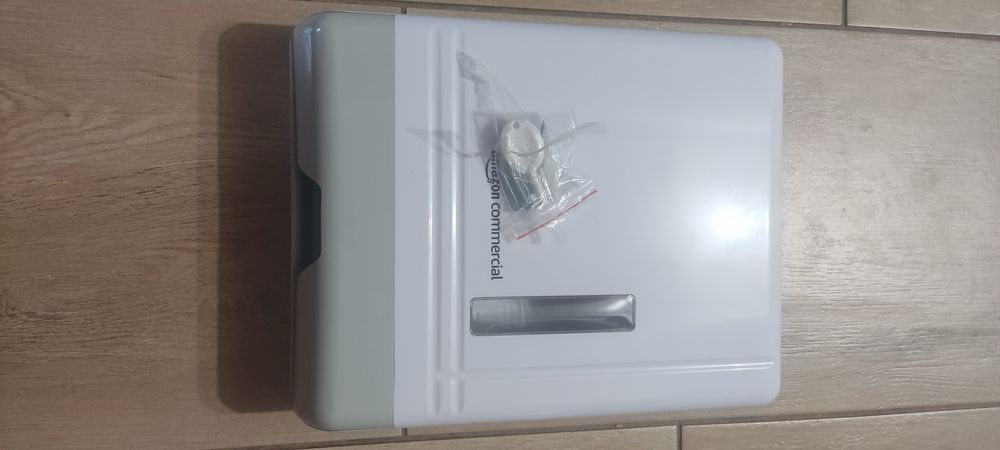 Pojemnik podajnik na ręczniki papierowe
