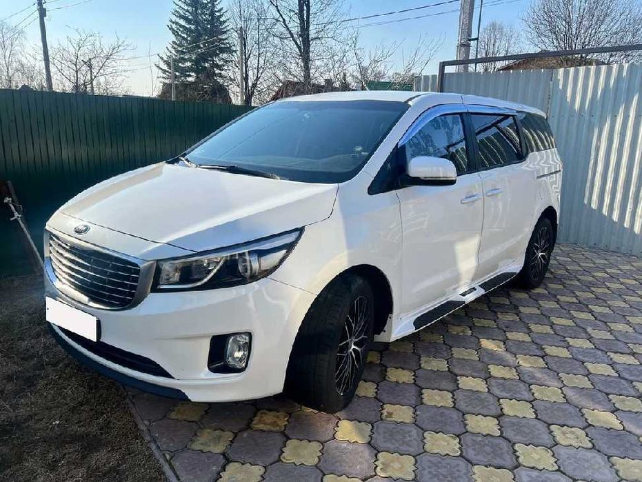 Kia Carnival 2.2 CRDi  2015 рік 9 місць