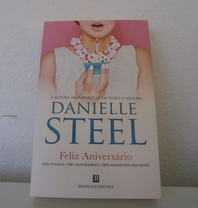 Livro " Feliz Aniversário"