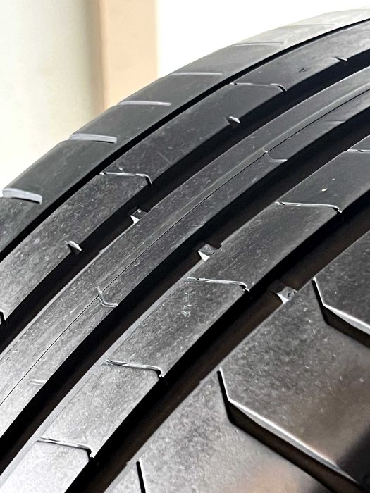 Pneus Pirelli Pzero PZ4 - 235/40/20 - Como NOVOS