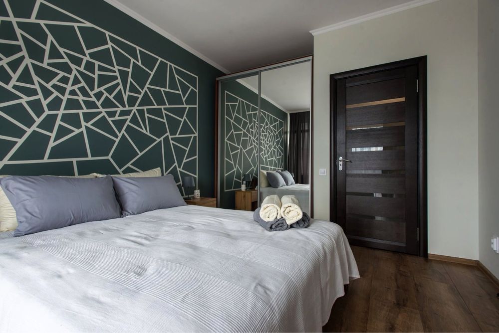 Житло квартира подобово центр новобудова парковка  з балконом АВАЛОН !