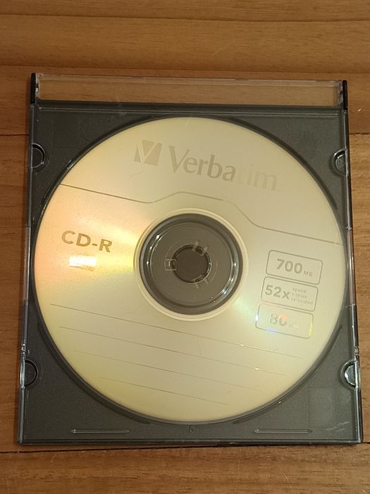 Zewnętrzny napęd CD/DVD z kompletem kabli