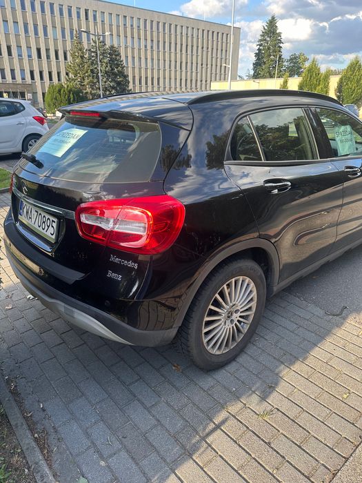 Mercedes-Benz GLA 180 • 2019 r • benzyna