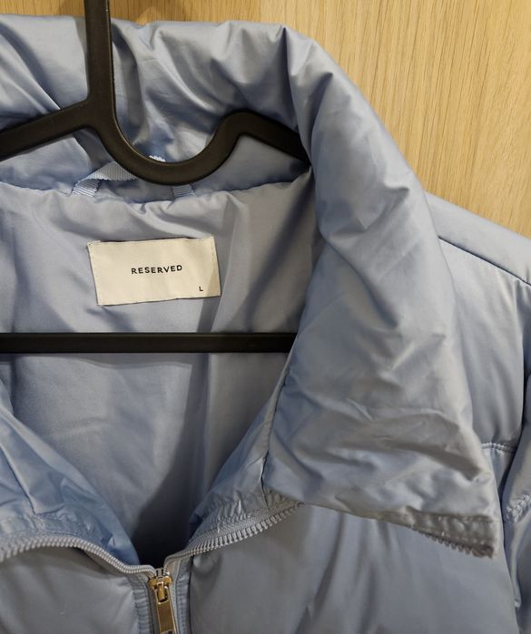 Niebieska pikowana kurtka Reserved