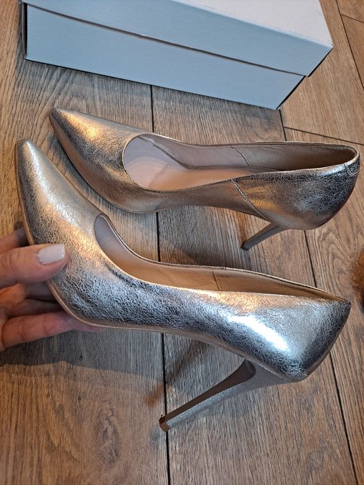 Złote skórzane szpilki 38