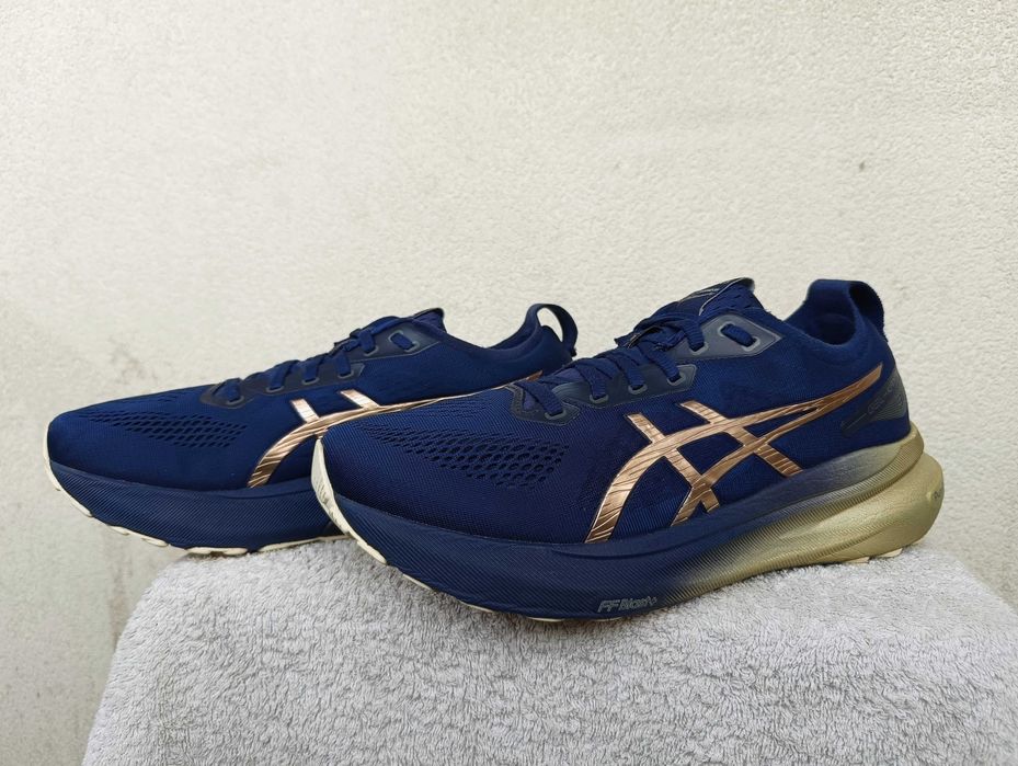 ASICS GEL-KAYANO 31 r.44,5 stan bardzo dobry