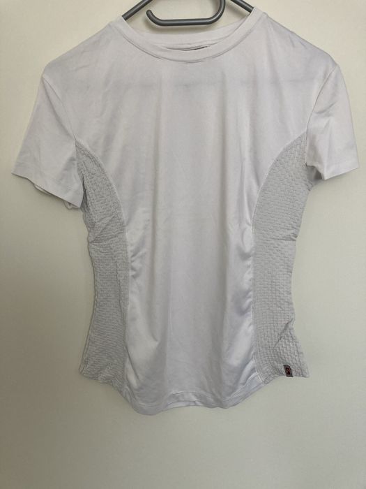 Biała koszulka sportowa