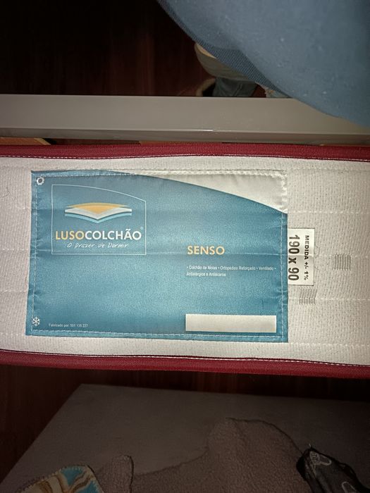 Cama de solteiro com colchão, estrado e com gavetas