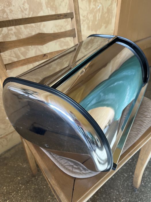 Stalowy pojemnik na chleb