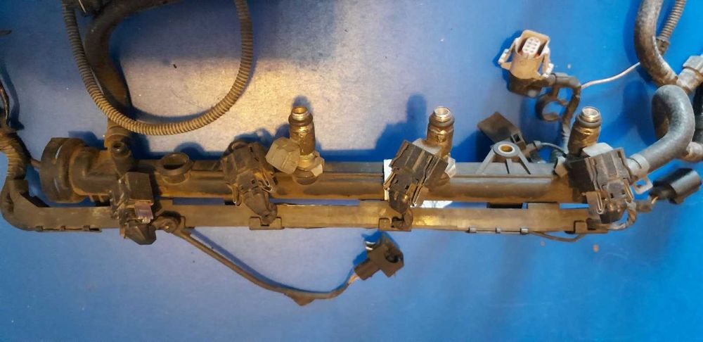 Listwa wtryskowa wtryski wiązka Skoda Octavia 1.6 B 032133319B