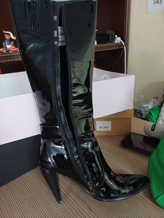 Продам черевики лакові кожа