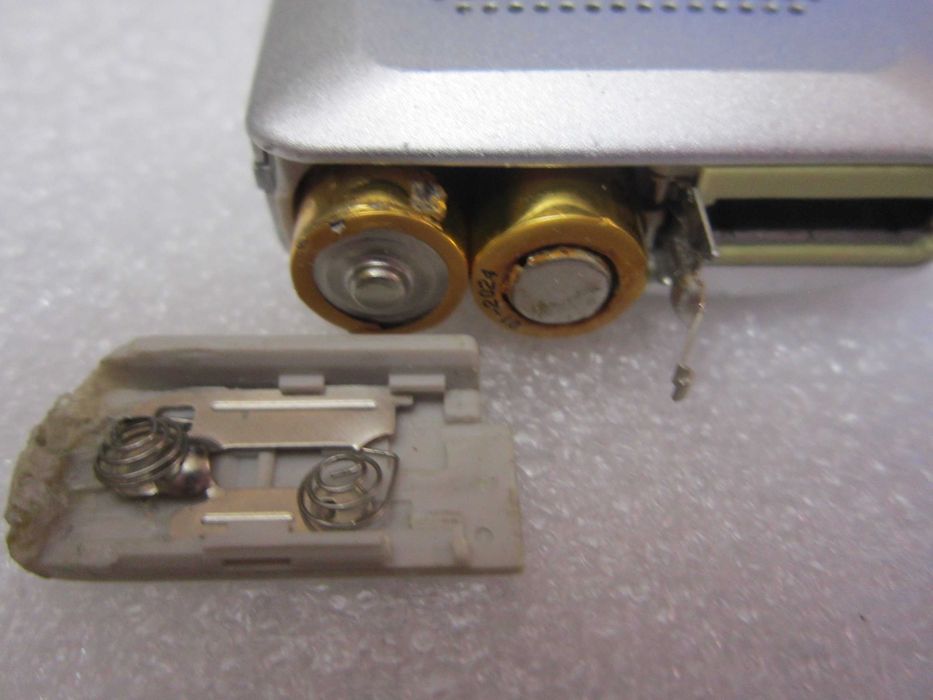 Dyktafon Olympus DS-2300 uszkodzony zatrzask/klapka od baterii sprawny