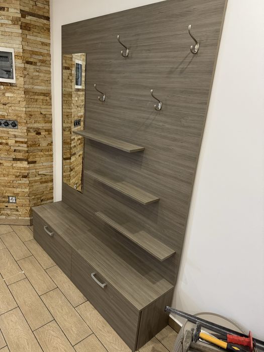 Вішалки в прихожую