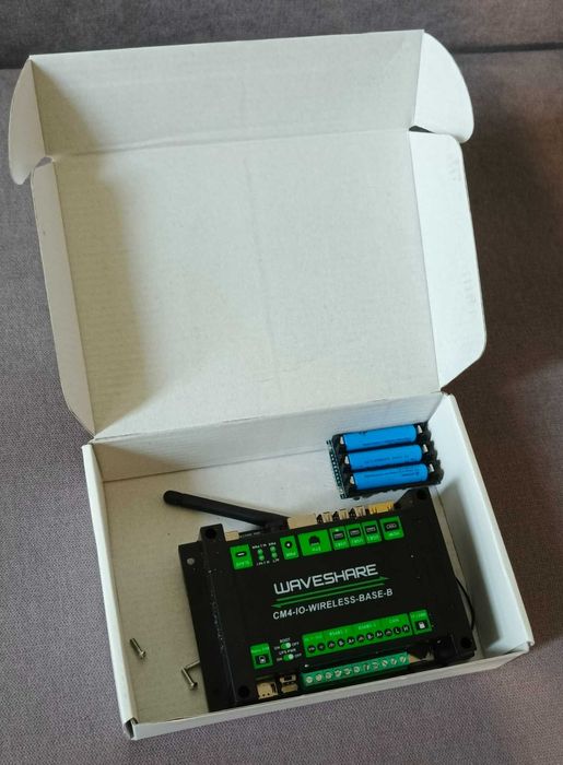 Waveshare CM4-IO-Wireless-Base-B + Raspberry CM4 + buffer baterii+Wifi