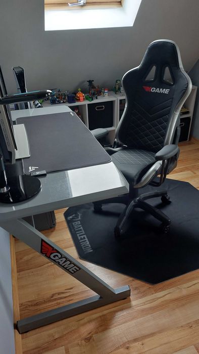 Sprzedam biurko oraz fotel gamingowy