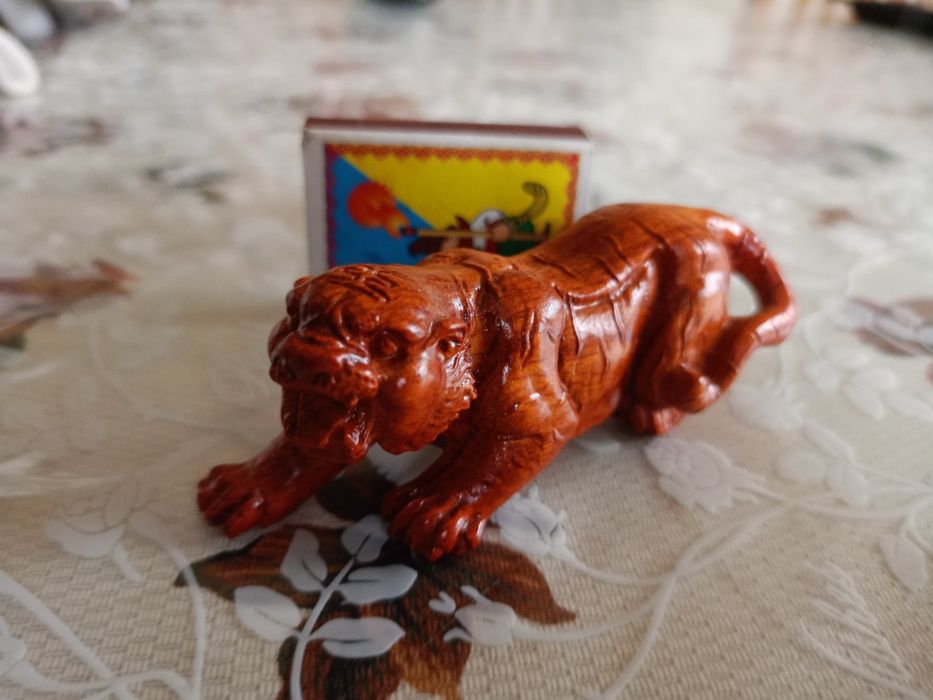 Статуетка тигр лев   дерево