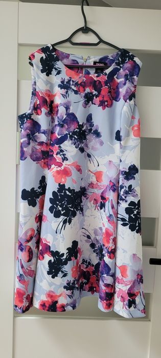 DKNY Elegancka sukienka w kwiatki