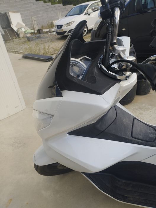 Honda PCX 125  branca 2016